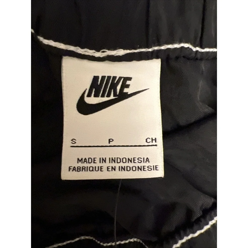 Nike women's standard skirt, small, black NWT‎ High Rise